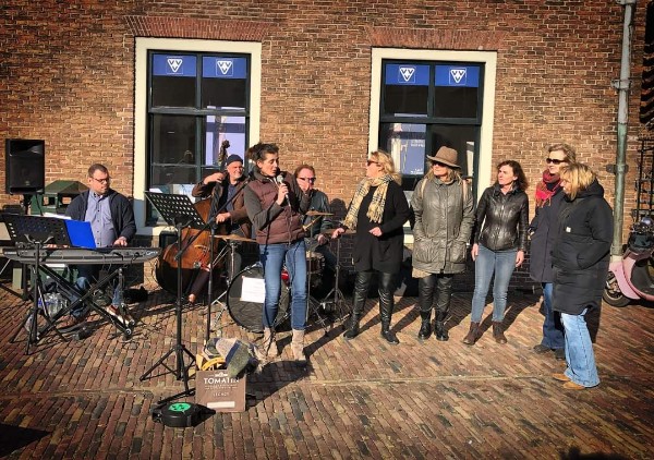 Ingelast benefietconcert op het kerkplein in Wijk bij Duurstede, 6 maart 2022