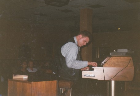 Patrick speelt tijdens Avondconcert, POK-Manifestatie 10 oktober 1998