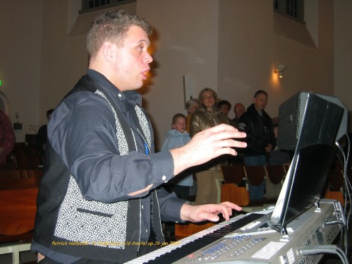 Patrick Holleeder dirigeert Gospelkoor Pamfanos, 26 januari 2003