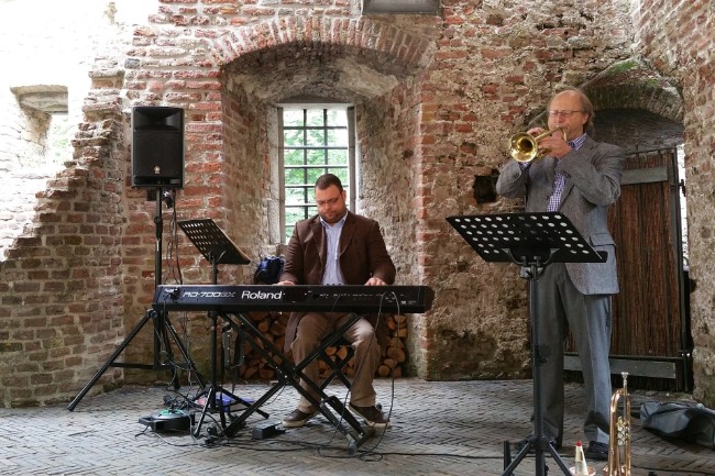Andries Faber & Patrick Holleeder optreden voor Stichting Kasteel Cultureel, Kasteel Duurstede, 12 juli 2015 Andries Faber & Patrick Holleeder optreden voor Stichting Kasteel Cultureel, Kasteel Duurstede, 12 juli 2015