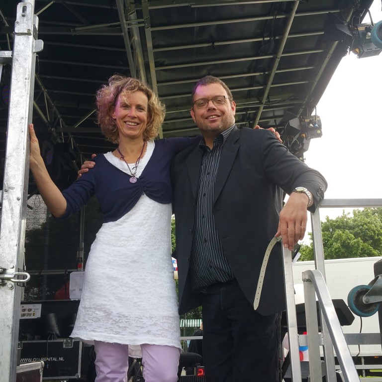 Loes de Wit & Patrick Holleeder, optreden tijdens SamenLoop voor Hoop Cothen, 21 mei 2016